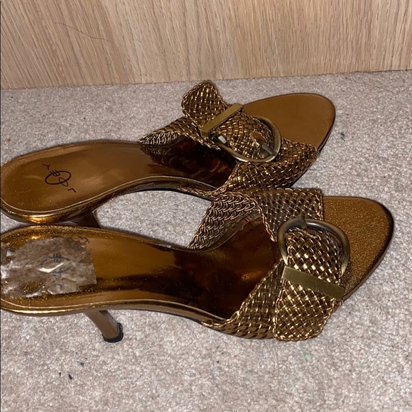 shoes - Picture 2 of 3